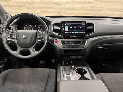Used 2025 Honda Ridgeline Sport image 2