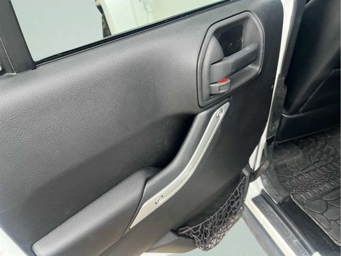 Used 2015 Jeep Wrangler Unlimited Sport image 11