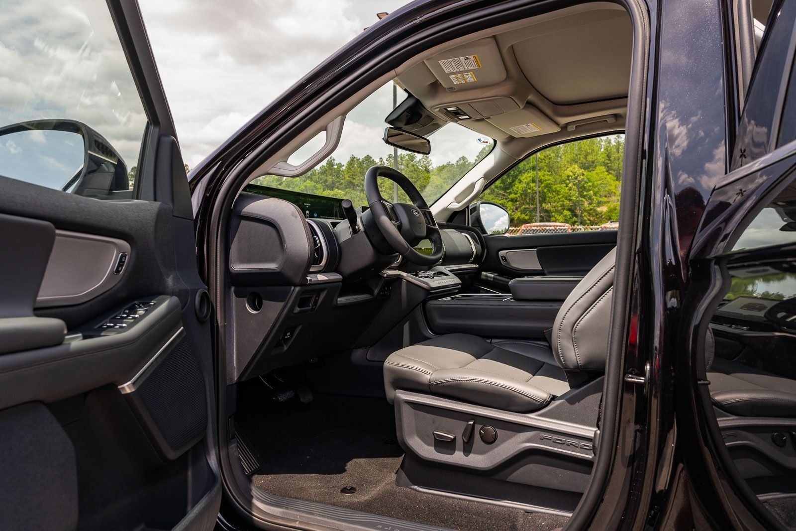 New 2026 Ford Expedition Active RWD image 13