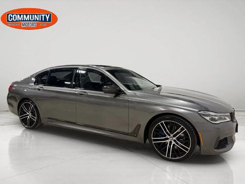 Used 2019 BMW 750i xDrive w/ Executive Package image 10