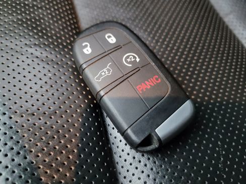 Used 2015 Jeep Grand Cherokee Limited w/ Luxury Group II image 33