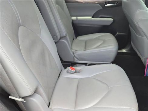 Used 2023 Toyota Highlander Platinum FWD image 20