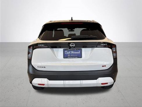 Certified 2025 Nissan Kicks SR FWD image 9