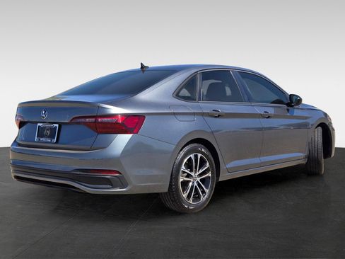 Used 2022 Volkswagen Jetta Sport FWD image 4