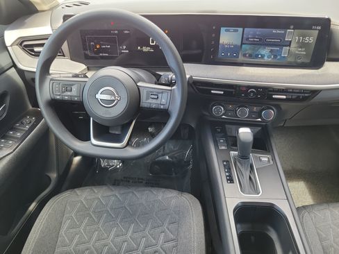 Used 2025 Nissan Kicks SV FWD image 15