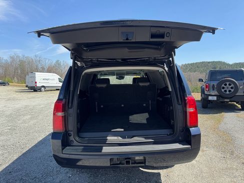 Used 2018 Chevrolet Suburban LT image 7
