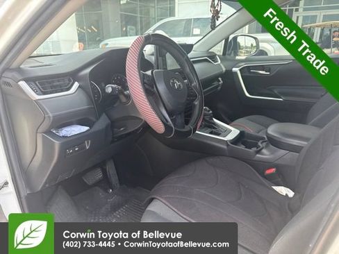 Used 2020 Toyota RAV4 XLE w/ Carpet Mat Package AWD/4WD image 12