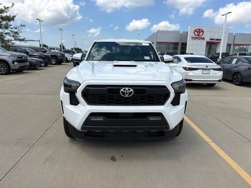 Used 2024 Toyota Tacoma TRD Sport w/ TRD Sport Upgrade Package AWD/4WD image 2