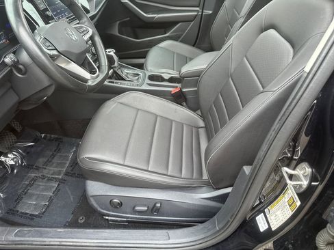 Used 2024 Volkswagen Jetta SE image 7