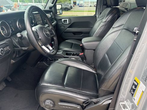 Used 2022 Jeep Wrangler Unlimited Sahara AWD/4WD image 11
