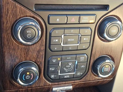 Used 2013 Ford F150 Lariat w/ Lariat Chrome Pkg image 17