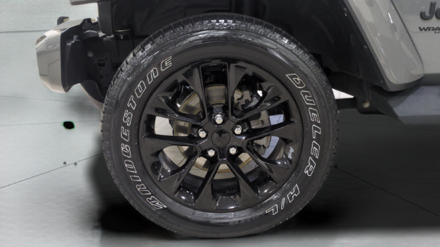 Used 2022 Jeep Wrangler Unlimited Sahara AWD/4WD image 25