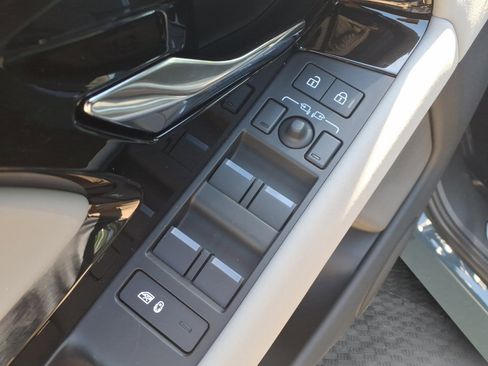 Used 2026 Land Rover Range Rover Evoque Dynamic SE image 17