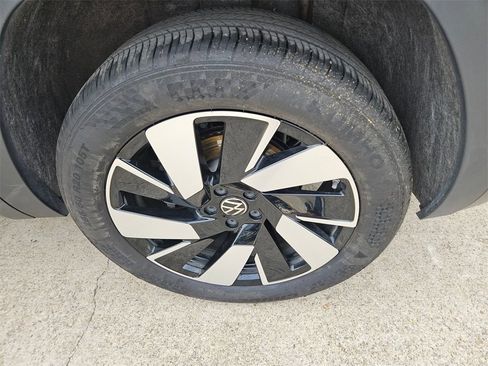 Used 2025 Volkswagen Atlas Cross Sport SE image 25