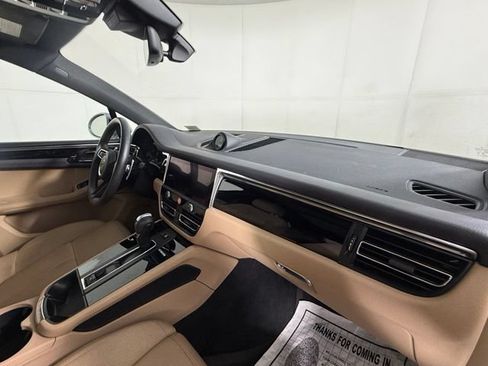 Used 2025 Porsche Macan AWD/4WD image 30