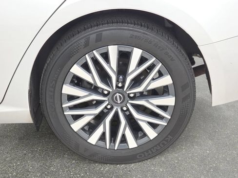 Used 2024 Nissan Altima 2.5 SV FWD image 32