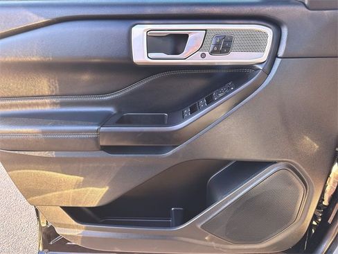 Used 2020 Ford Explorer Limited image 23