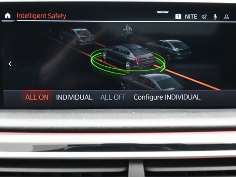 Used 2022 BMW ALPINA B7 xDrive w/ Luxury Rear Seating Package image 16