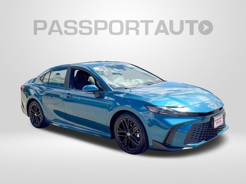 Used 2025 Toyota Camry SE w/ Convenience Package FWD image 11