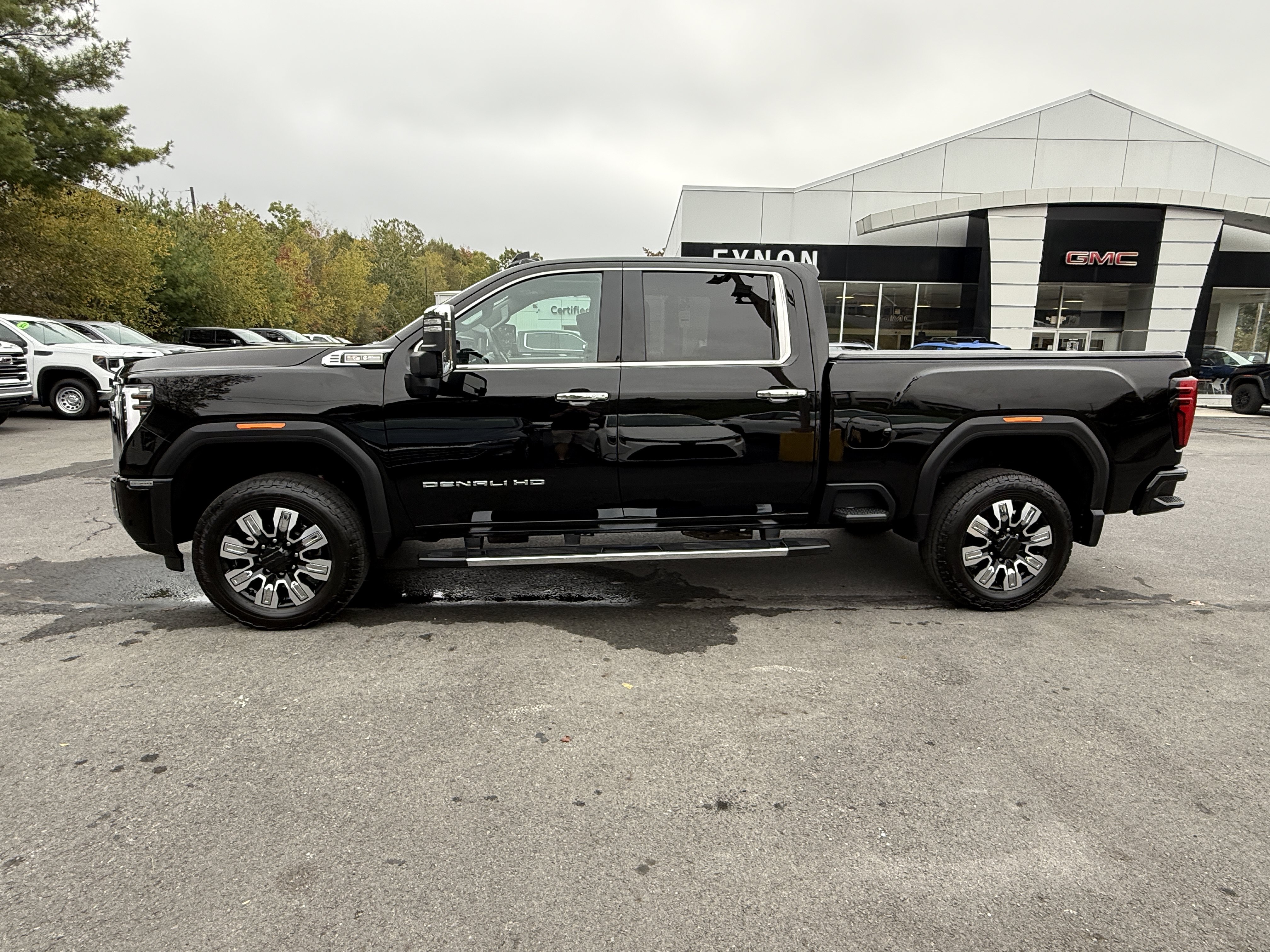 Used 2024 GMC Sierra 2500 Denali w/ Denali Reserve Package AWD/4WD image 2