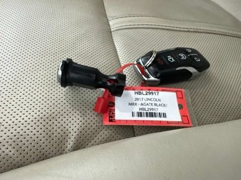 Used 2017 Lincoln MKX Reserve w/ Luxury Package AWD/4WD image 29