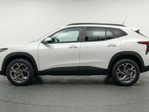 Used 2025 Chevrolet Trax LT FWD image 5