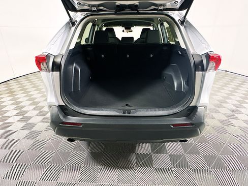Used 2020 Toyota RAV4 XLE FWD image 31