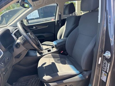 Used 2017 Kia Sorento AWD w/ LX Convenience Package image 2