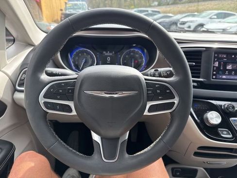 Used 2022 Chrysler Voyager LX image 20