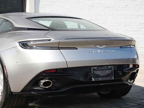 Used 2024 Aston Martin DB12 Coupe RWD image 8