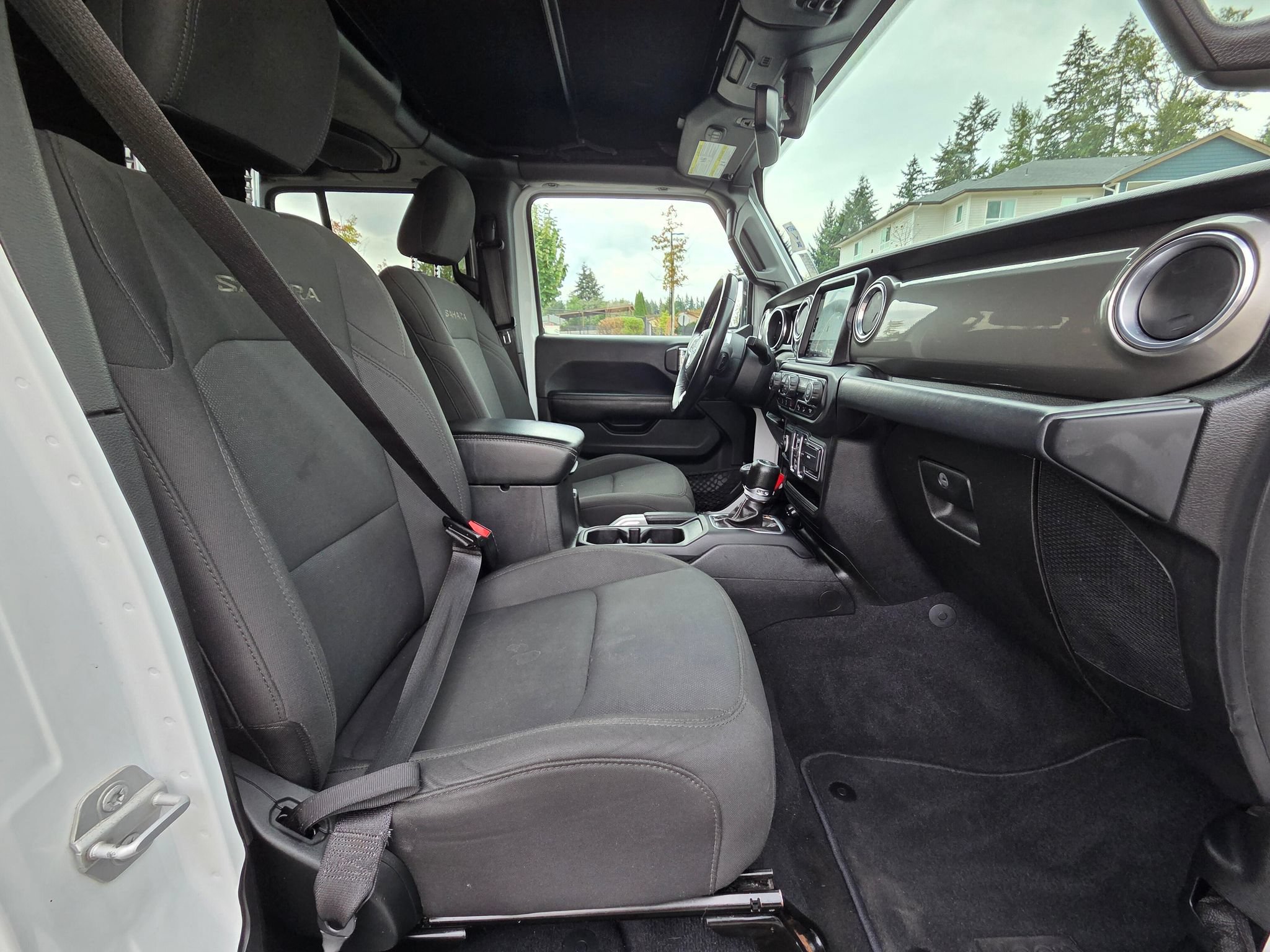 Used 2018 Jeep Wrangler Unlimited Sahara AWD/4WD image 26