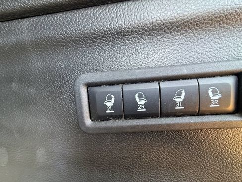 Used 2025 Jeep Wagoneer L Series II AWD/4WD image 48