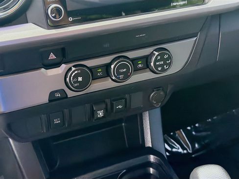 Used 2020 Toyota Tacoma SR5 image 15