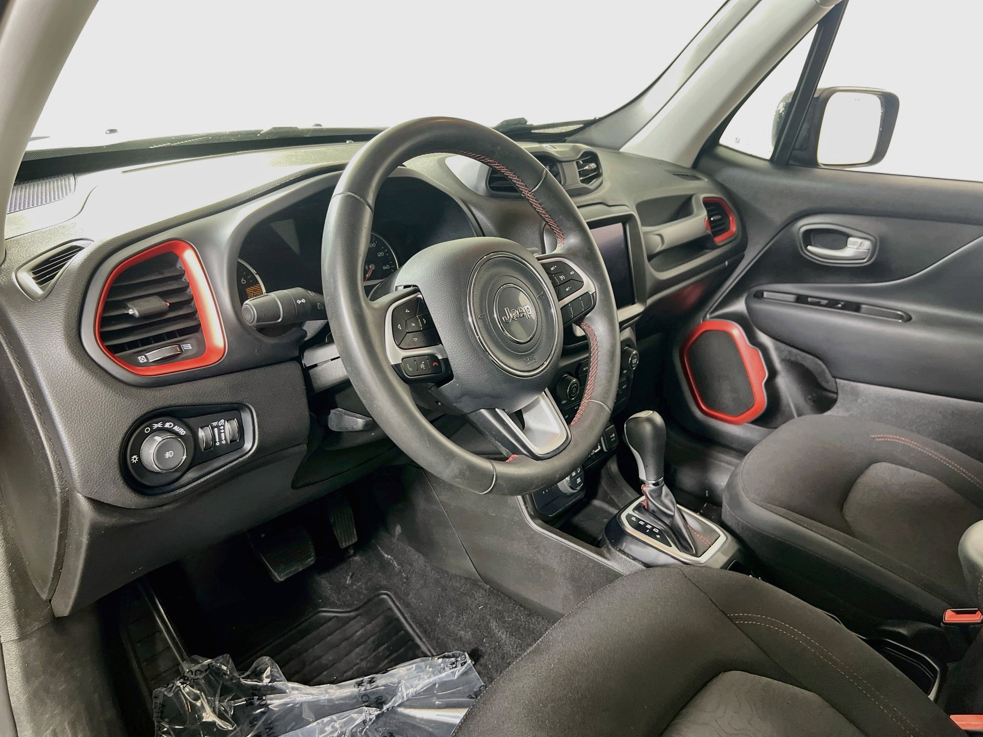 Used 2023 Jeep Renegade Trailhawk AWD/4WD image 9
