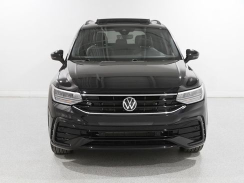Used 2023 Volkswagen Tiguan SE R-Line image 2