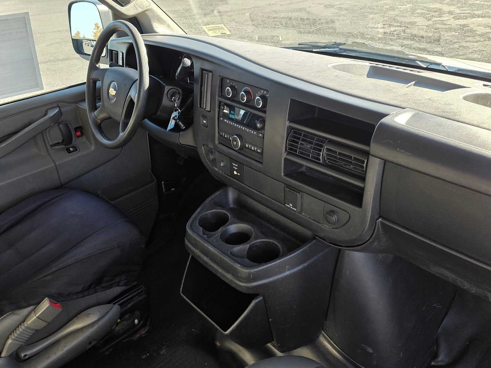 Used 2017 Chevrolet Express 3500 Extended RWD image 11