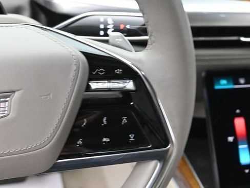 Certified 2025 Cadillac Escalade Premium Luxury Platinum AWD/4WD image 29