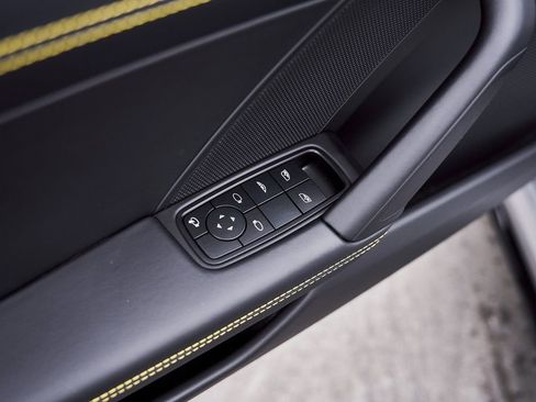 Used 2025 Porsche 911 Turbo S image 31