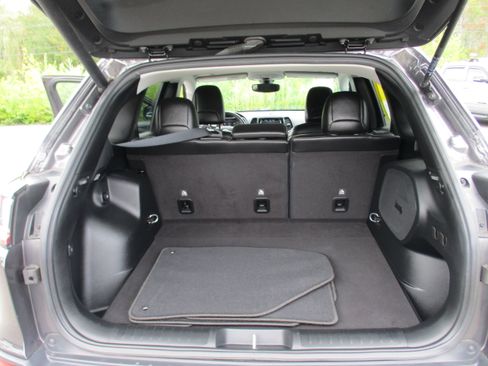 Used 2019 Jeep Cherokee Limited AWD/4WD image 13