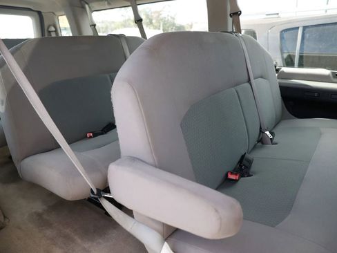 Used 2014 Ford E-350 and Econoline 350 XLT image 17