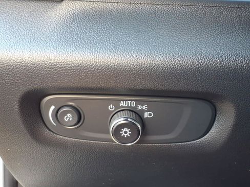 Used 2023 Chevrolet Traverse LT AWD/4WD image 11