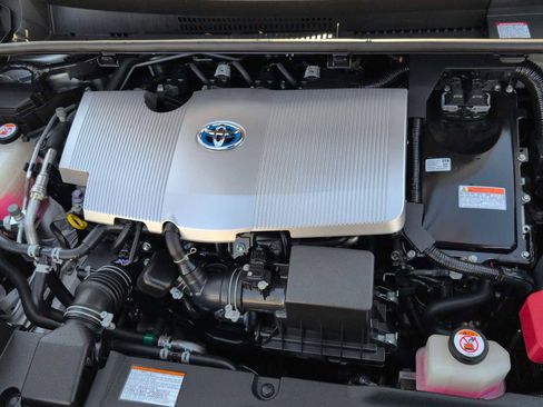 Used 2019 Toyota Prius LE image 15