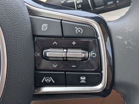 Used 2024 Kia Carnival EX FWD image 36