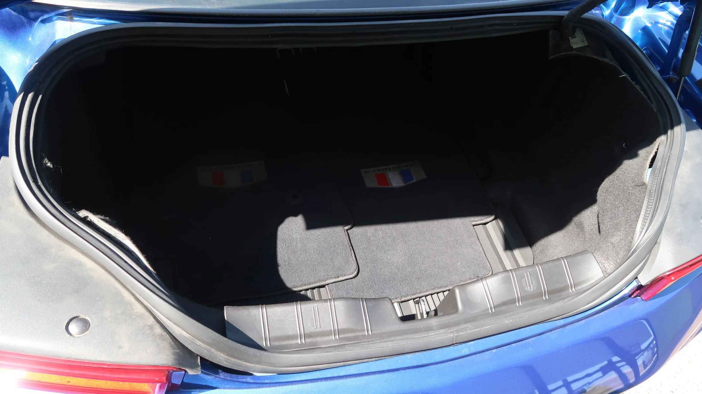Used 2018 Chevrolet Camaro SS RWD image 16