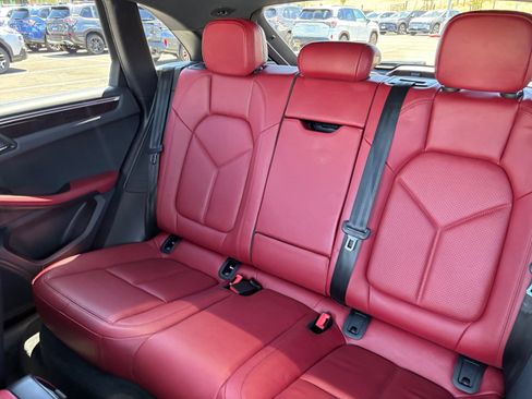 Used 2023 Porsche Macan AWD/4WD image 16