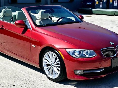Used 2011 BMW 335i Convertible image 2