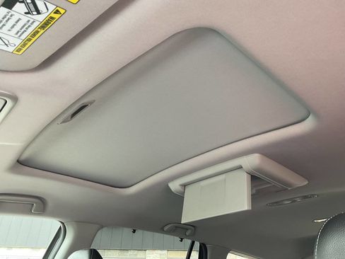 Used 2016 Honda Pilot Touring image 26