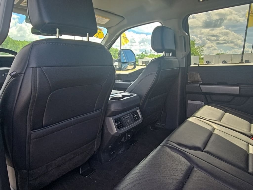 Used 2025 Ford F250 Lariat AWD/4WD image 27