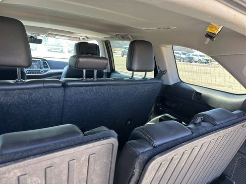 Used 2017 Toyota Highlander XLE AWD/4WD image 16