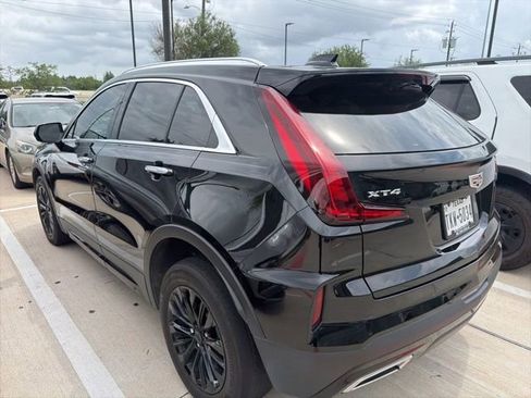 Used 2024 Cadillac XT4 Premium Luxury image 4